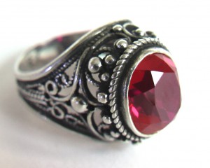 винтажный серебряный перстень с рубиновым корундом