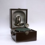 граммофон нач 20 века Decca Junior чемодан кожа 21на28 на 24 см, старт 250 евро